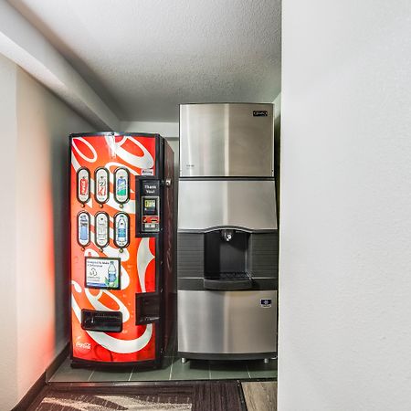 במוטל Ramada By Wyndham Medford Airport North מראה חיצוני תמונה