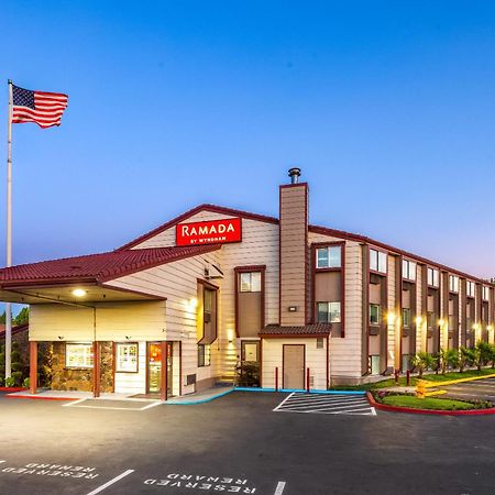 במוטל Ramada By Wyndham Medford Airport North מראה חיצוני תמונה