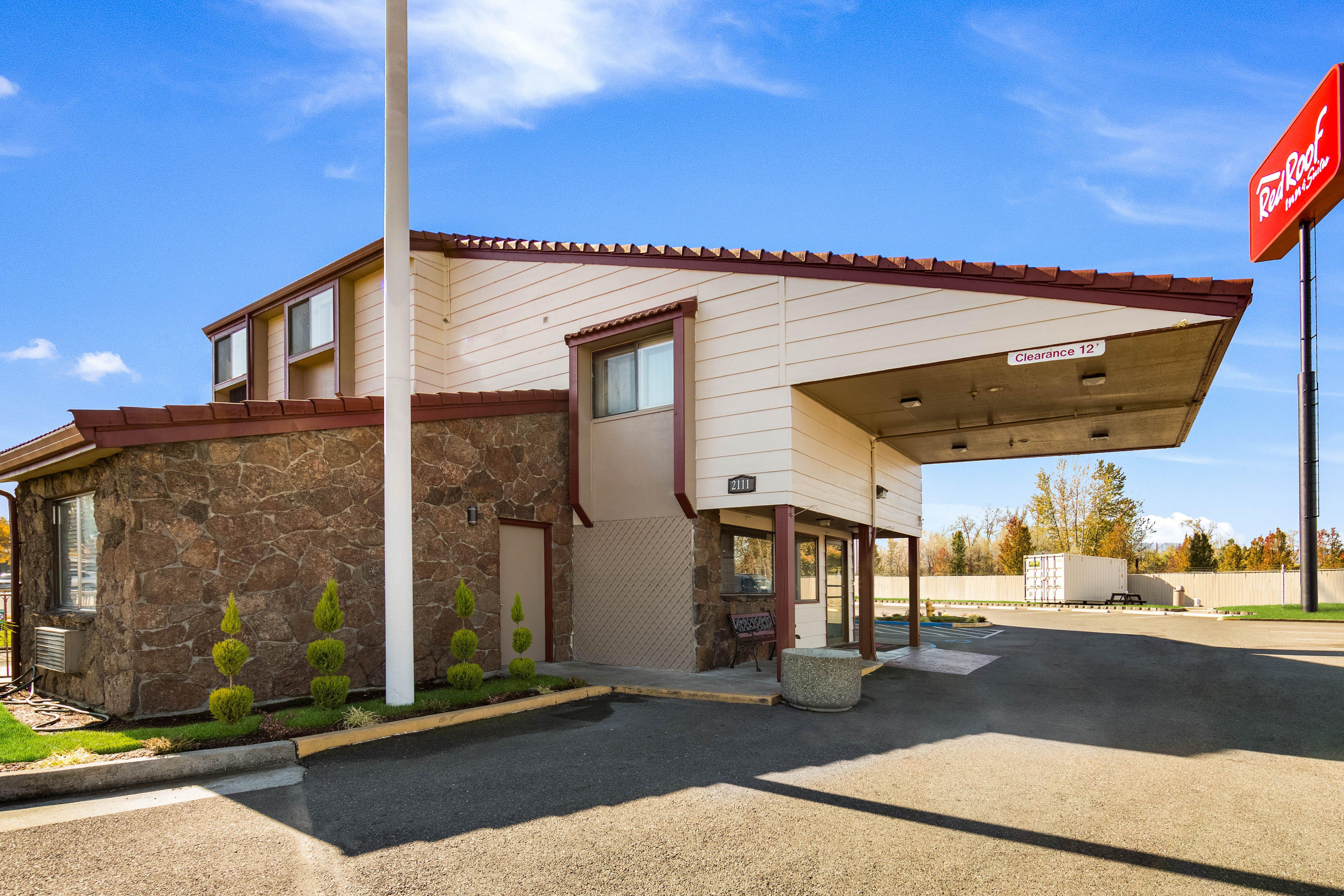 במוטל Ramada By Wyndham Medford Airport North מראה חיצוני תמונה