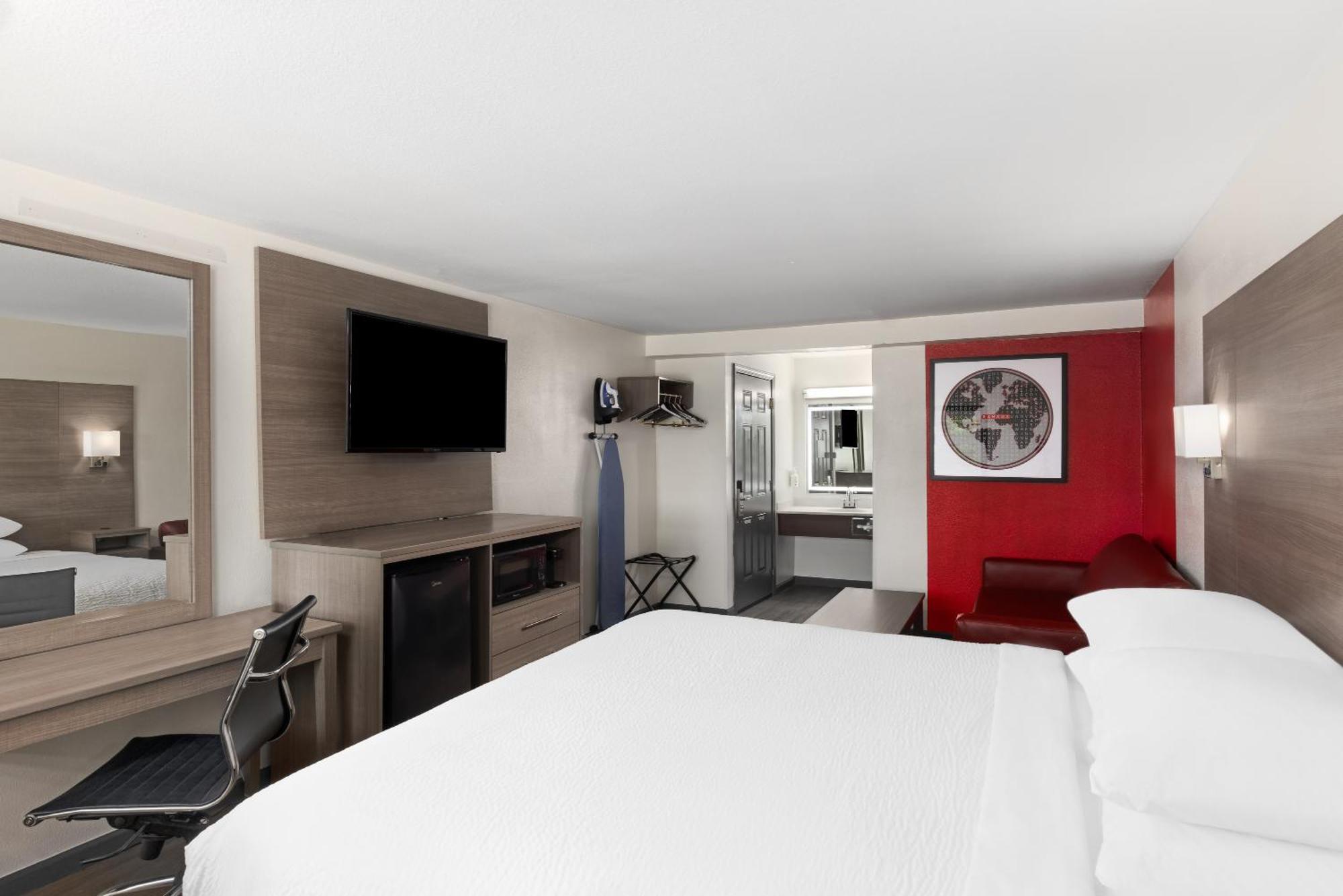 במוטל Ramada By Wyndham Medford Airport North מראה חיצוני תמונה