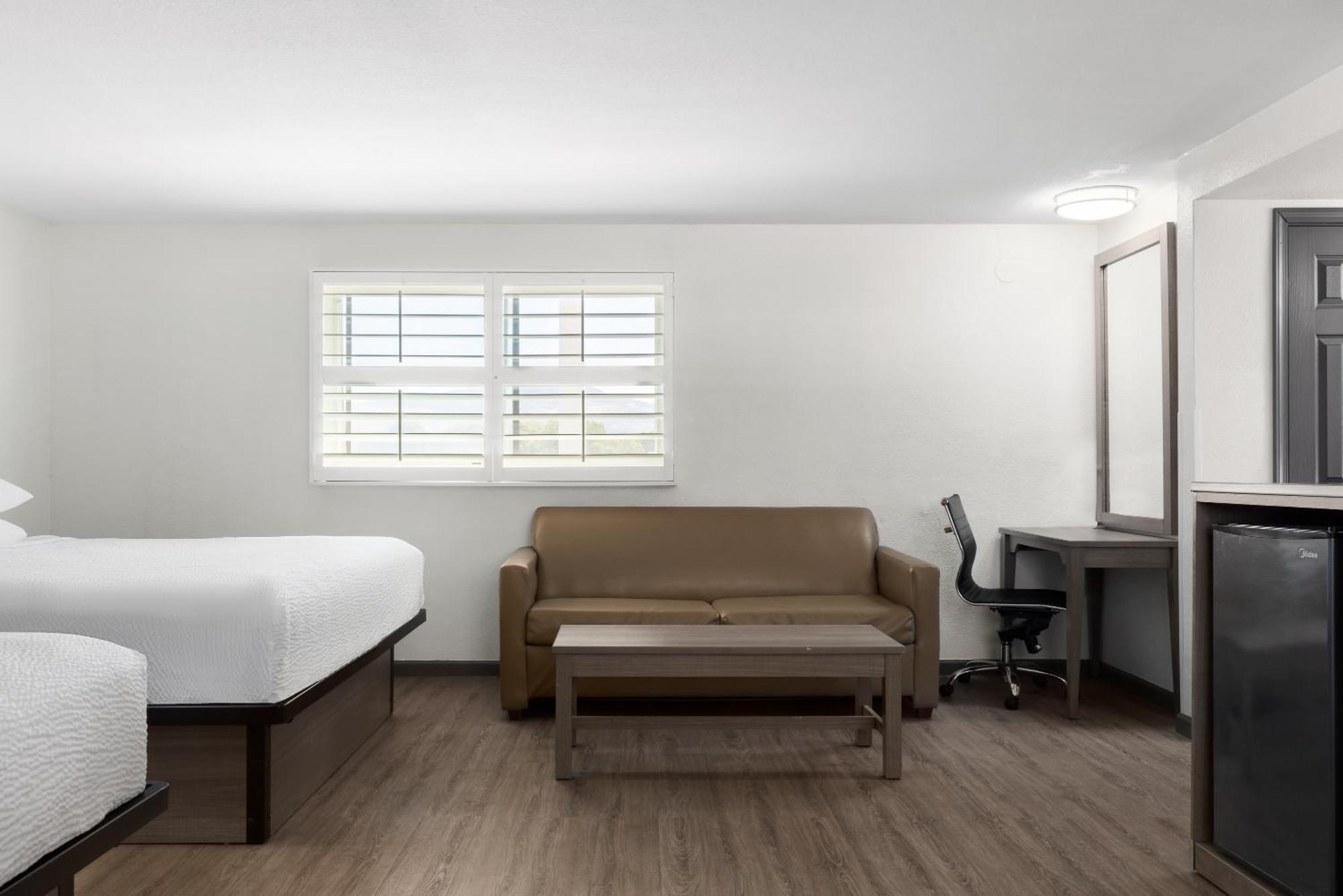 במוטל Ramada By Wyndham Medford Airport North מראה חיצוני תמונה