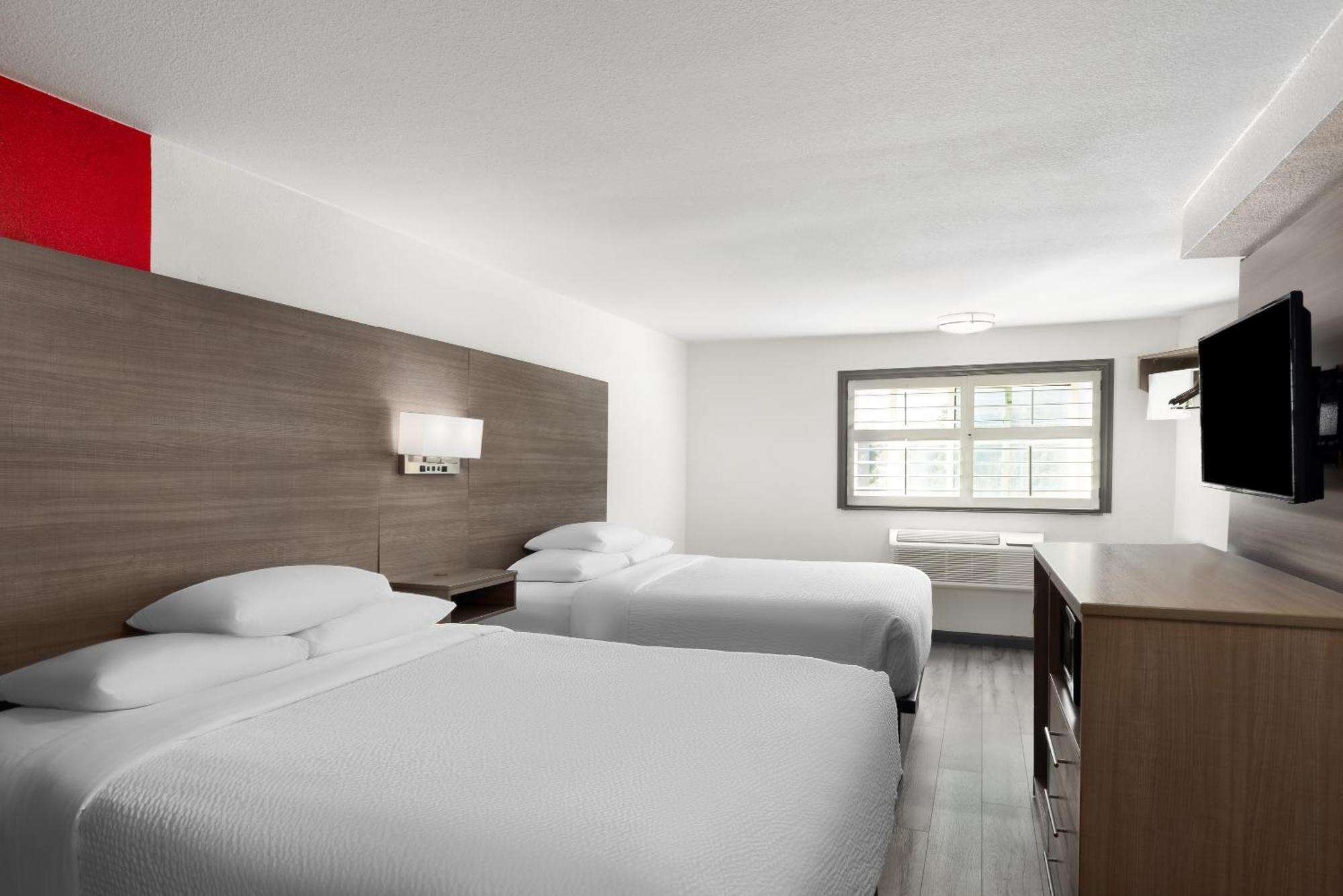 במוטל Ramada By Wyndham Medford Airport North מראה חיצוני תמונה