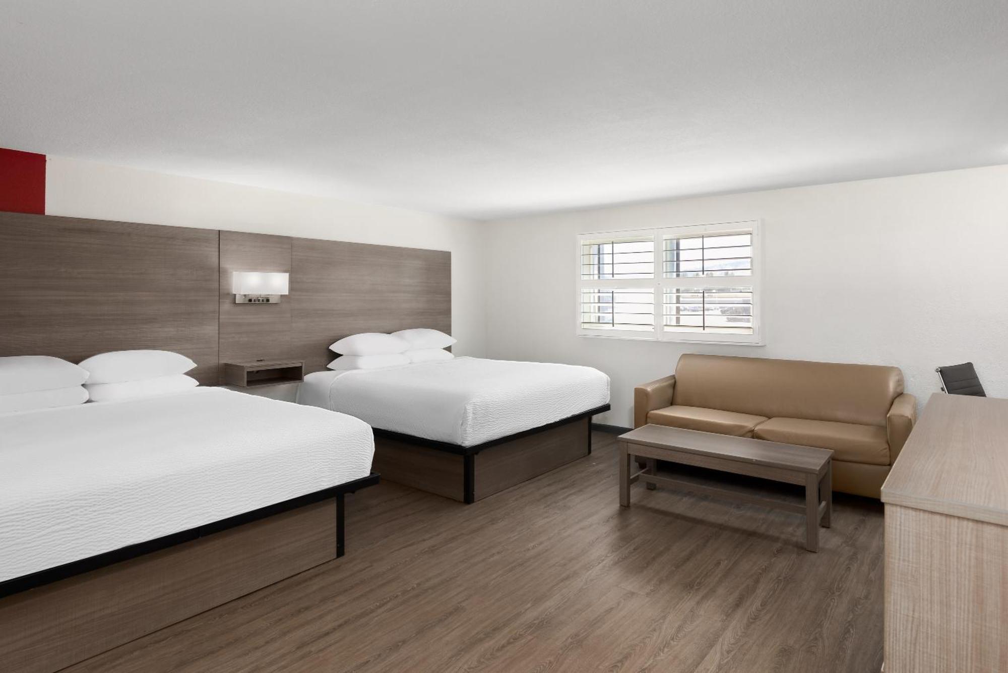 במוטל Ramada By Wyndham Medford Airport North מראה חיצוני תמונה