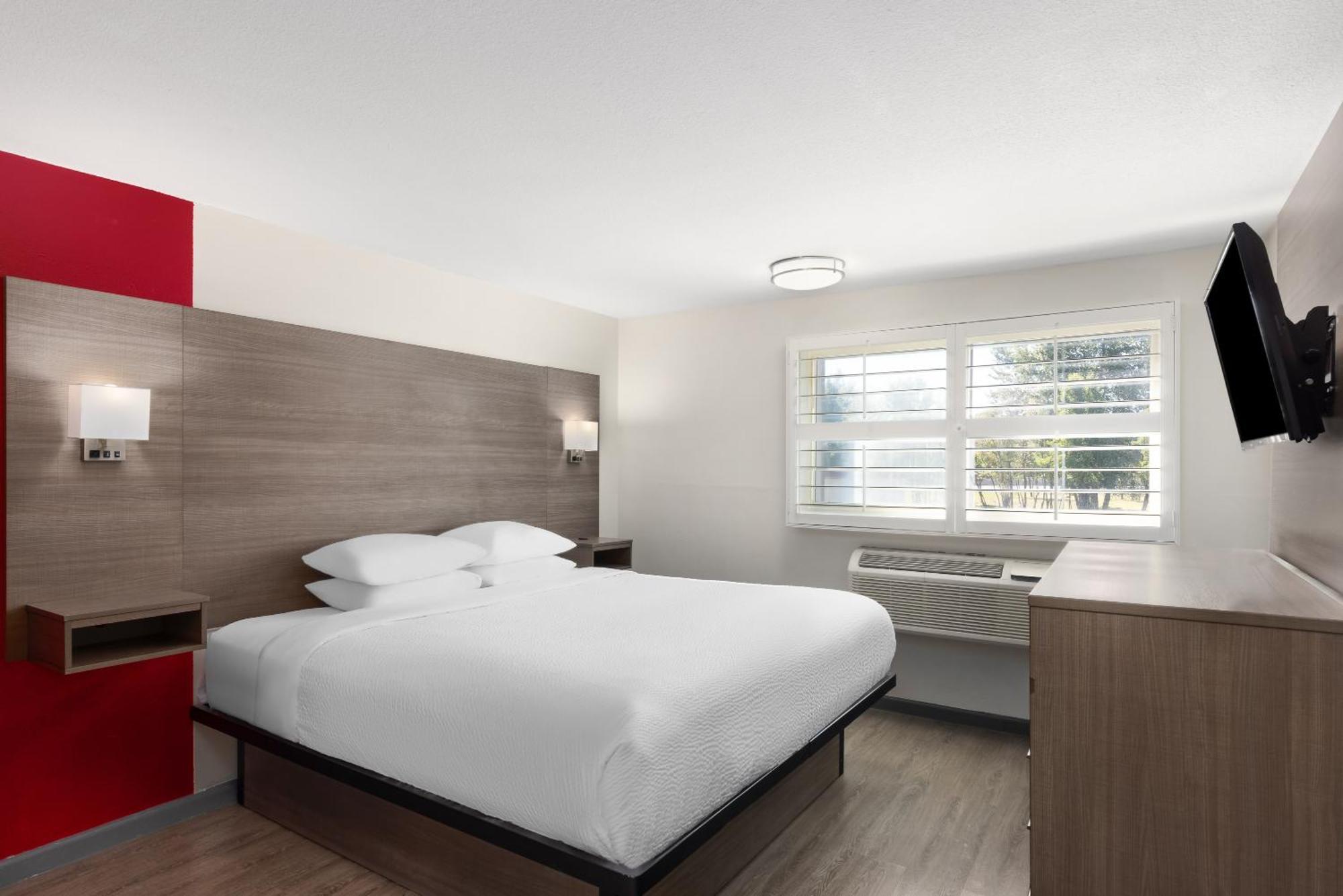 במוטל Ramada By Wyndham Medford Airport North מראה חיצוני תמונה