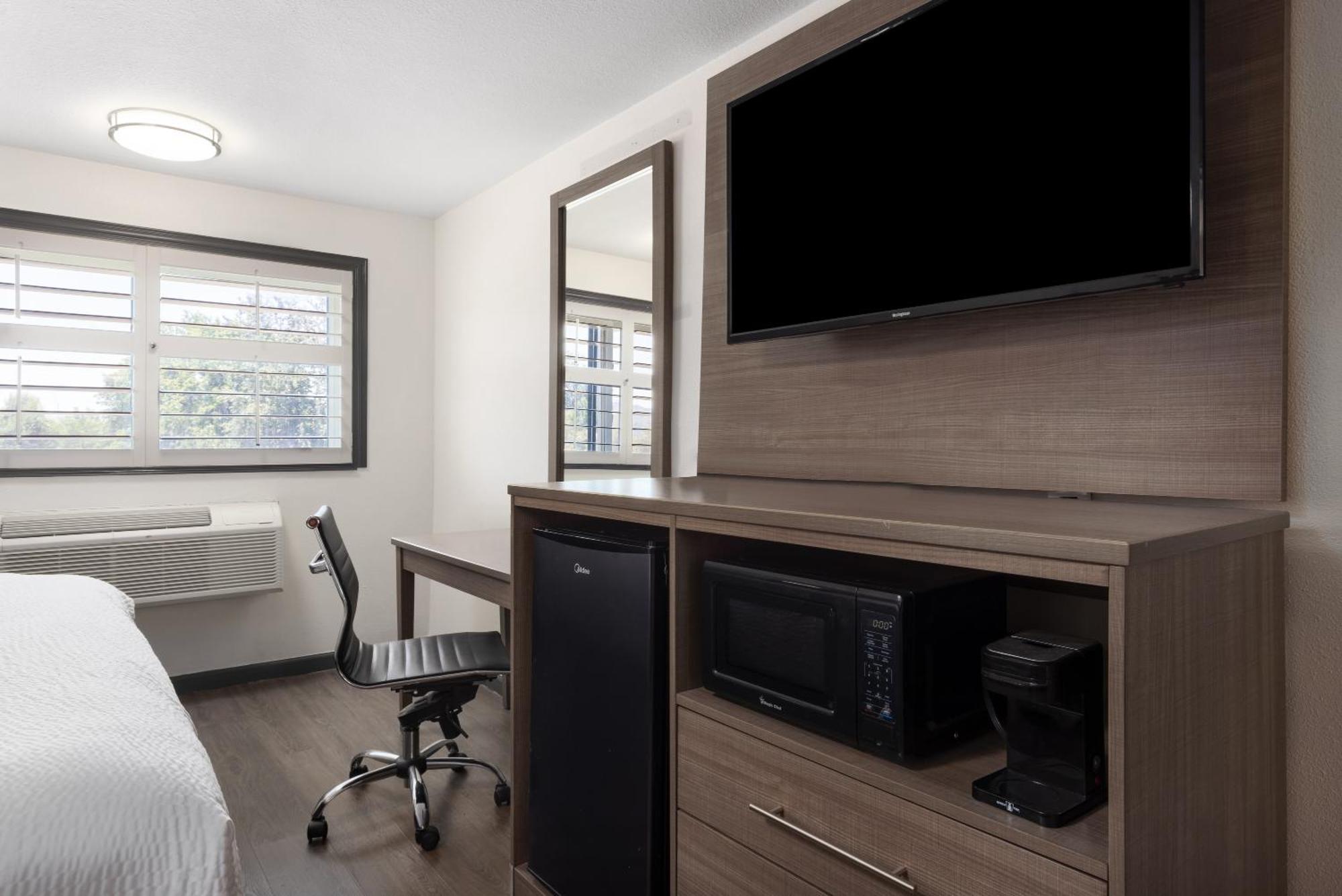במוטל Ramada By Wyndham Medford Airport North מראה חיצוני תמונה