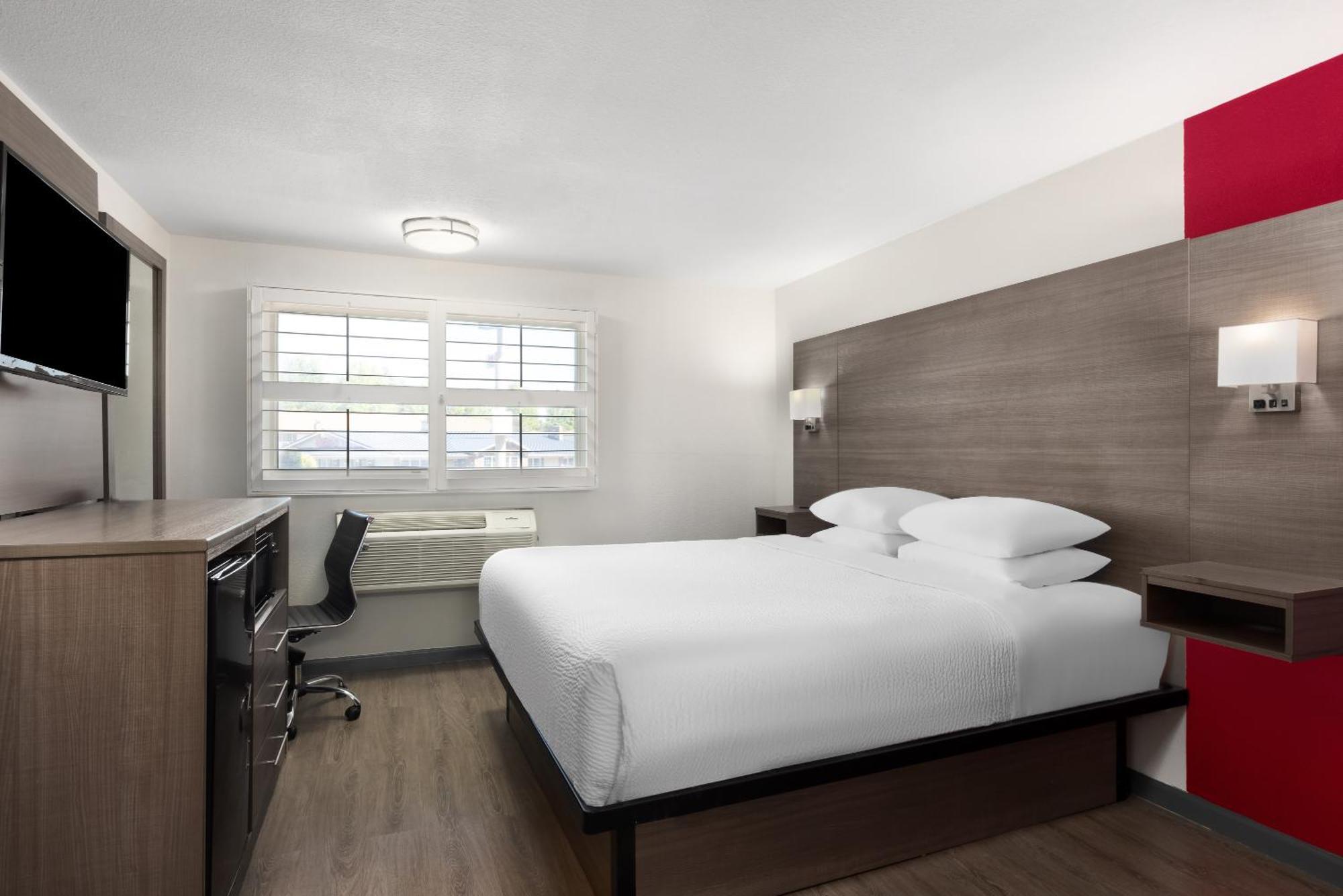 במוטל Ramada By Wyndham Medford Airport North מראה חיצוני תמונה