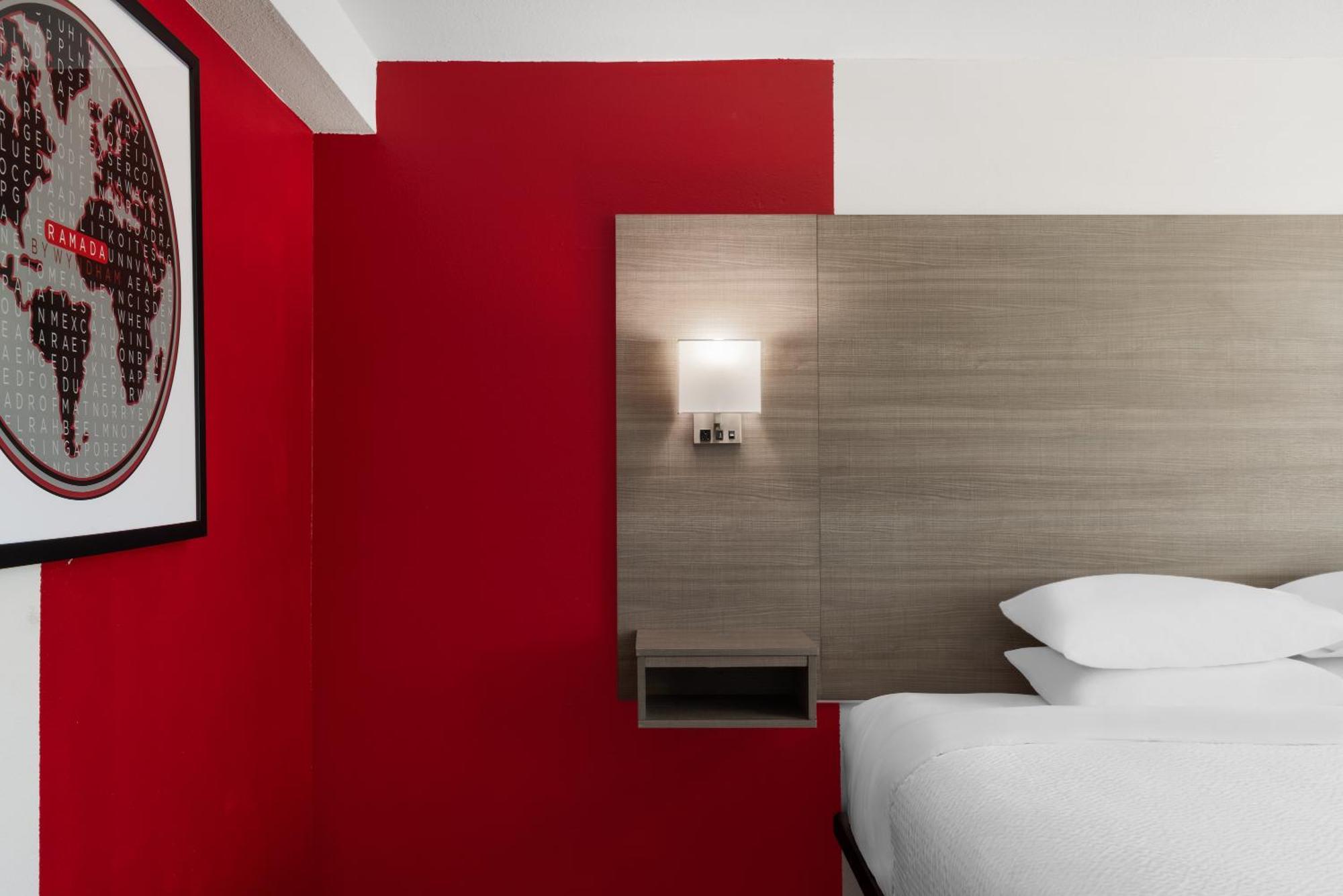 במוטל Ramada By Wyndham Medford Airport North מראה חיצוני תמונה
