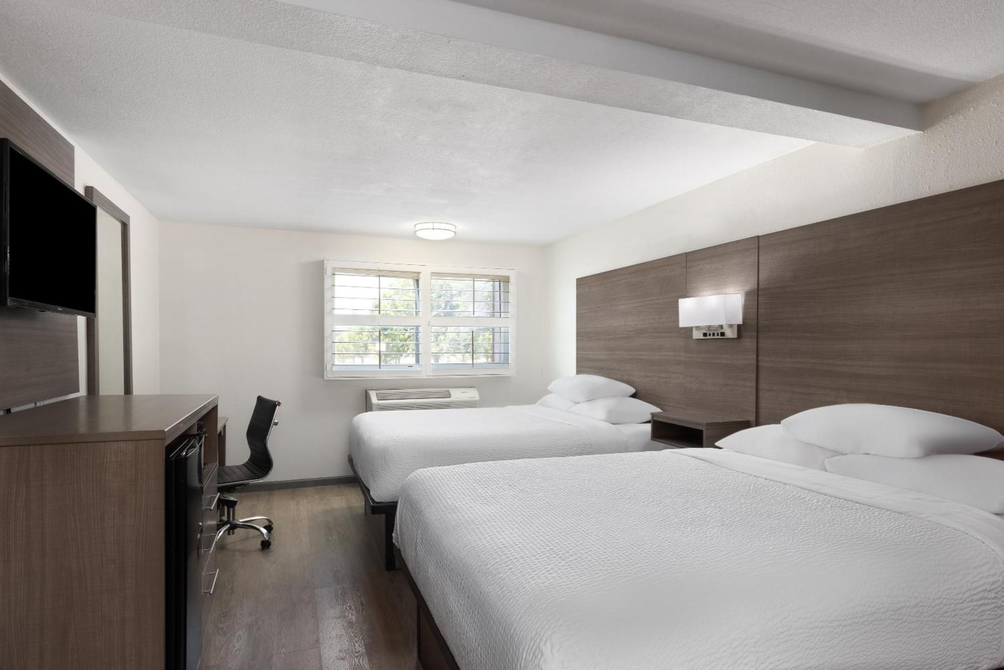 במוטל Ramada By Wyndham Medford Airport North מראה חיצוני תמונה
