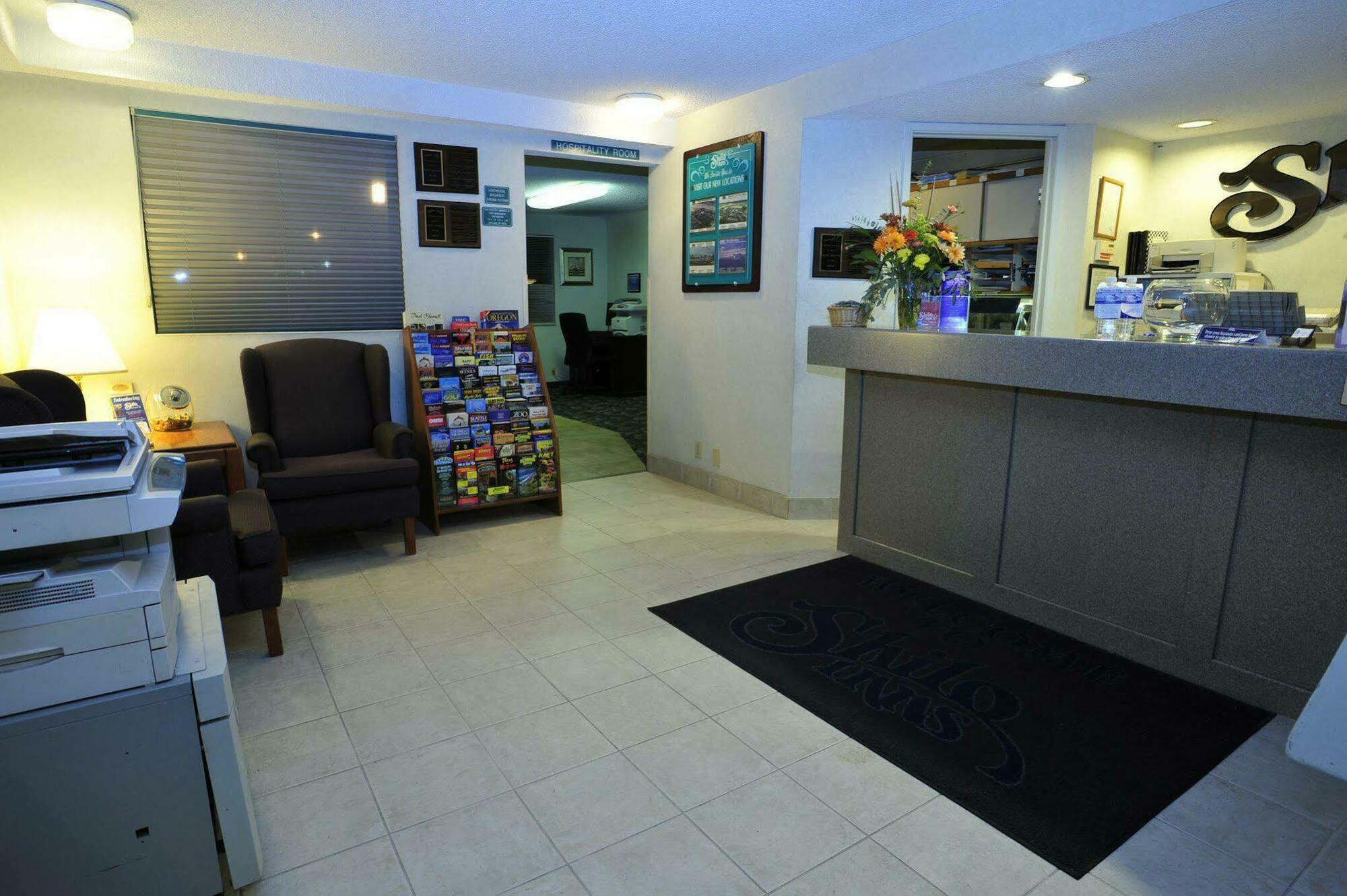 במוטל Ramada By Wyndham Medford Airport North מראה פנימי תמונה