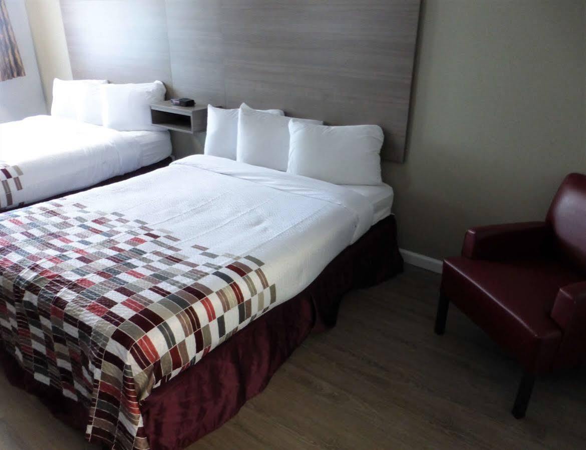 במוטל Ramada By Wyndham Medford Airport North מראה חיצוני תמונה