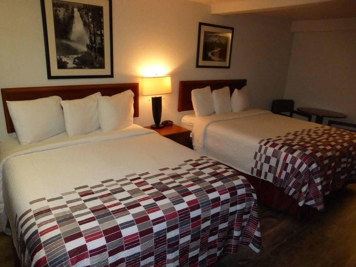 במוטל Ramada By Wyndham Medford Airport North מראה חיצוני תמונה